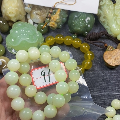 未镶嵌蛇纹石玉手链