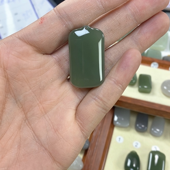 和田玉颈饰未镶嵌赤*