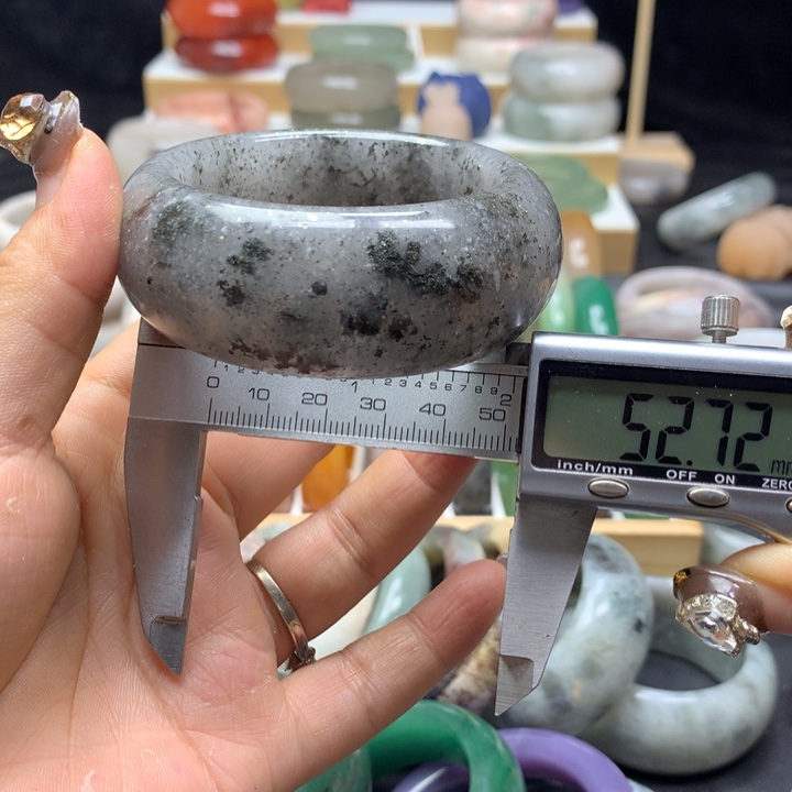 未镶嵌手镯石英质玉