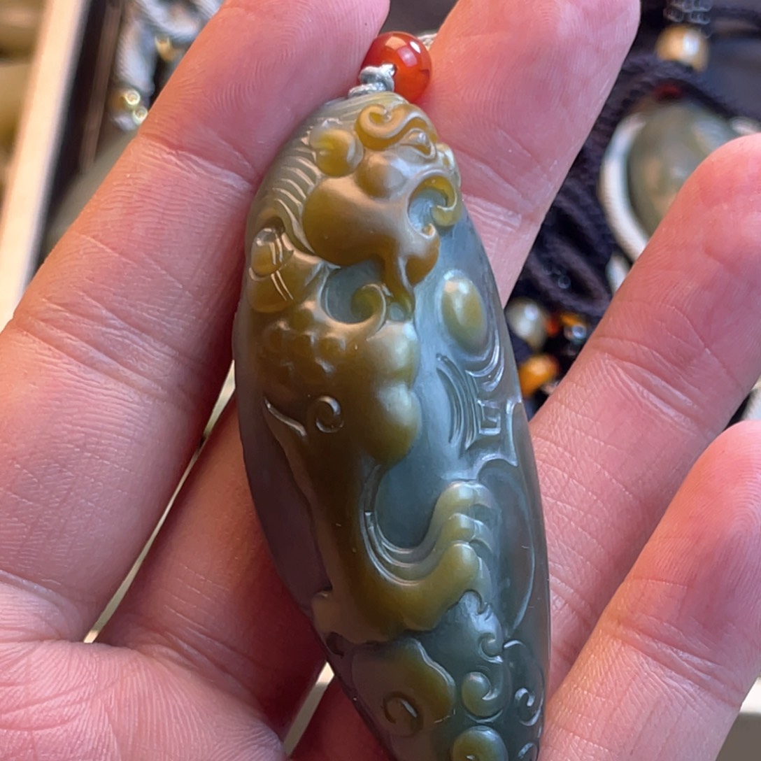 和田玉颈饰未镶嵌D****、