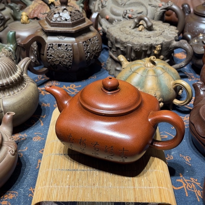用***9紫砂茶壶紫砂。       