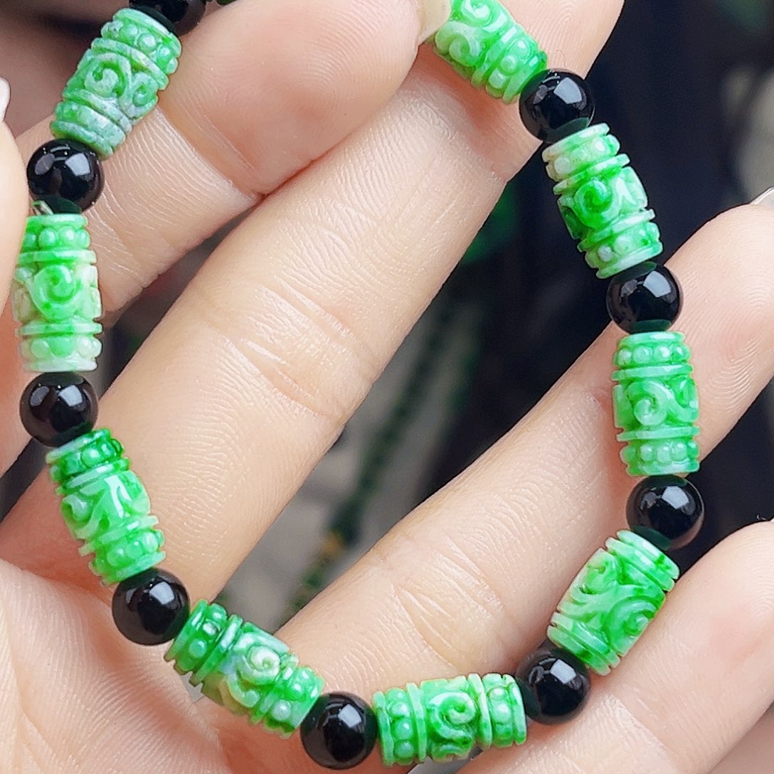 颈饰未镶嵌翡翠多样性