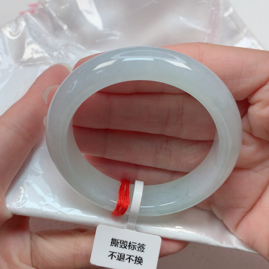 翡翠手镯未镶嵌50圈 白月光