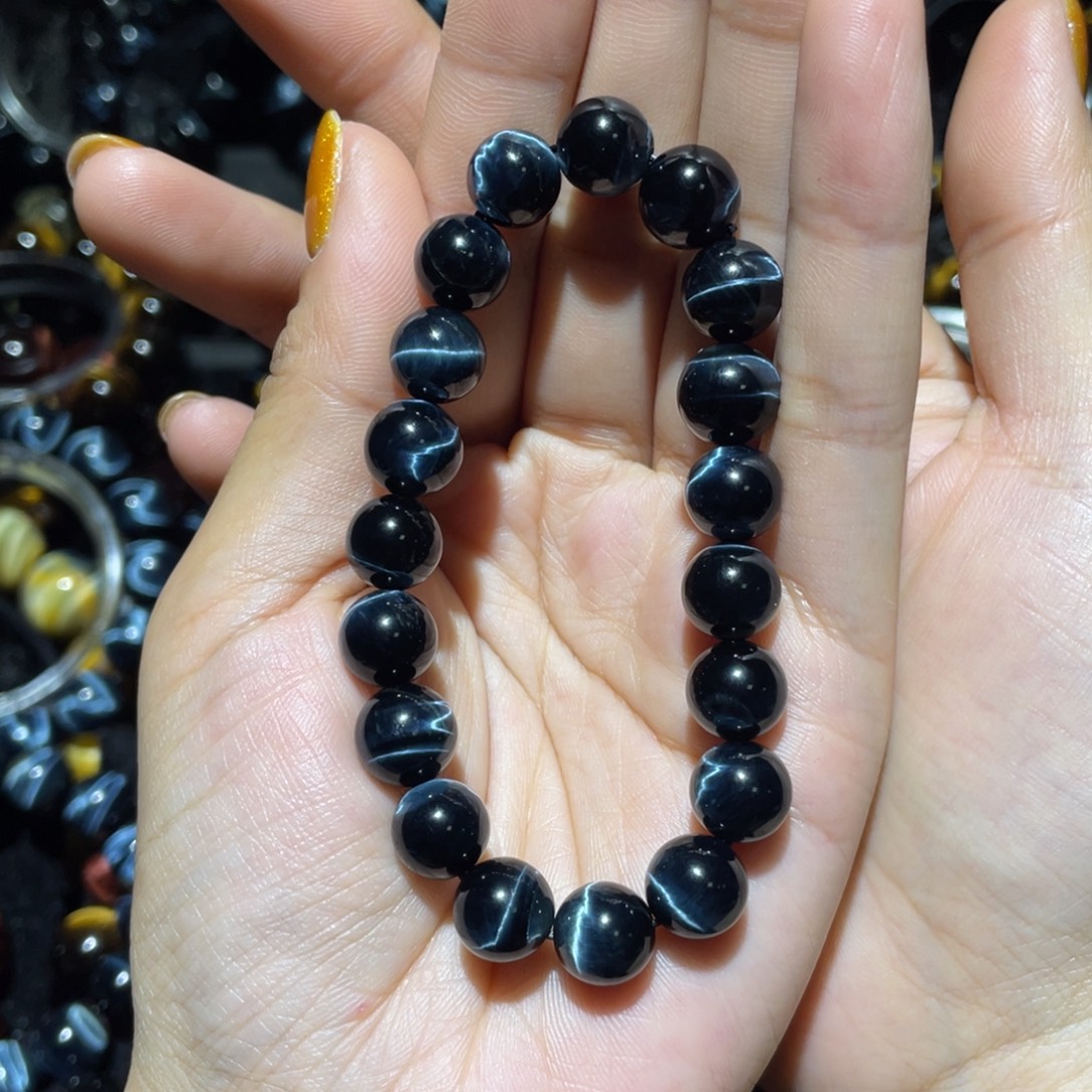 向***看木变石未镶嵌手链