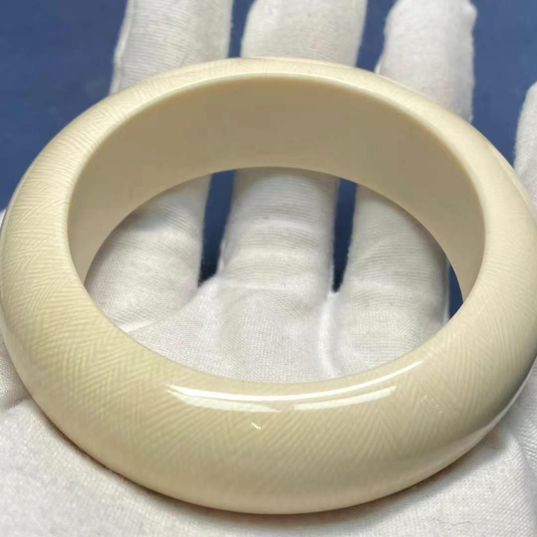 精品天然猛犸5A冰料贵妃手镯