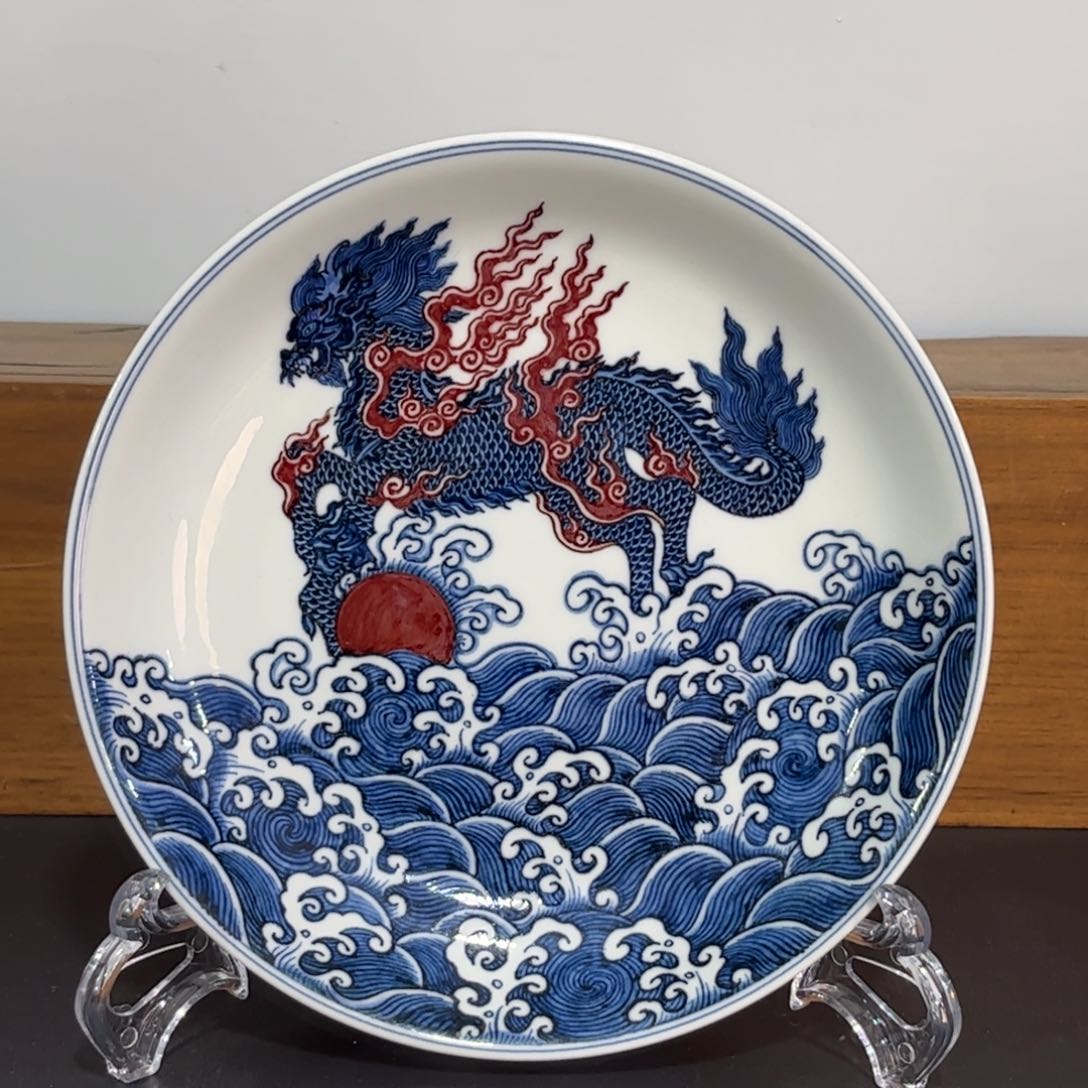 青花釉里红麒麟踏浪壶承