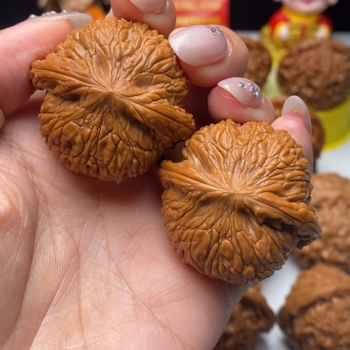 核桃哇**哈文玩核桃泥鳅