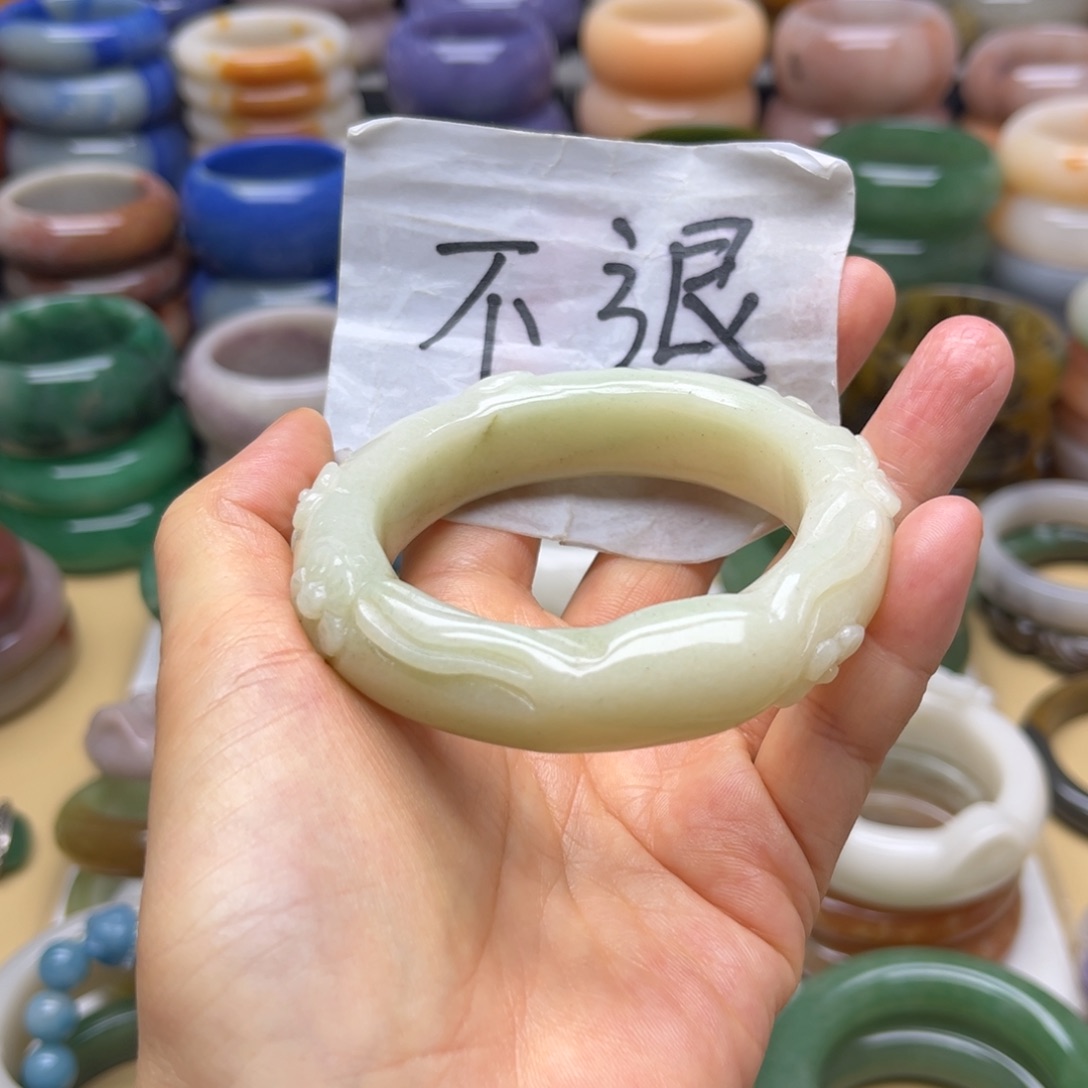 石英质玉未镶嵌手镯