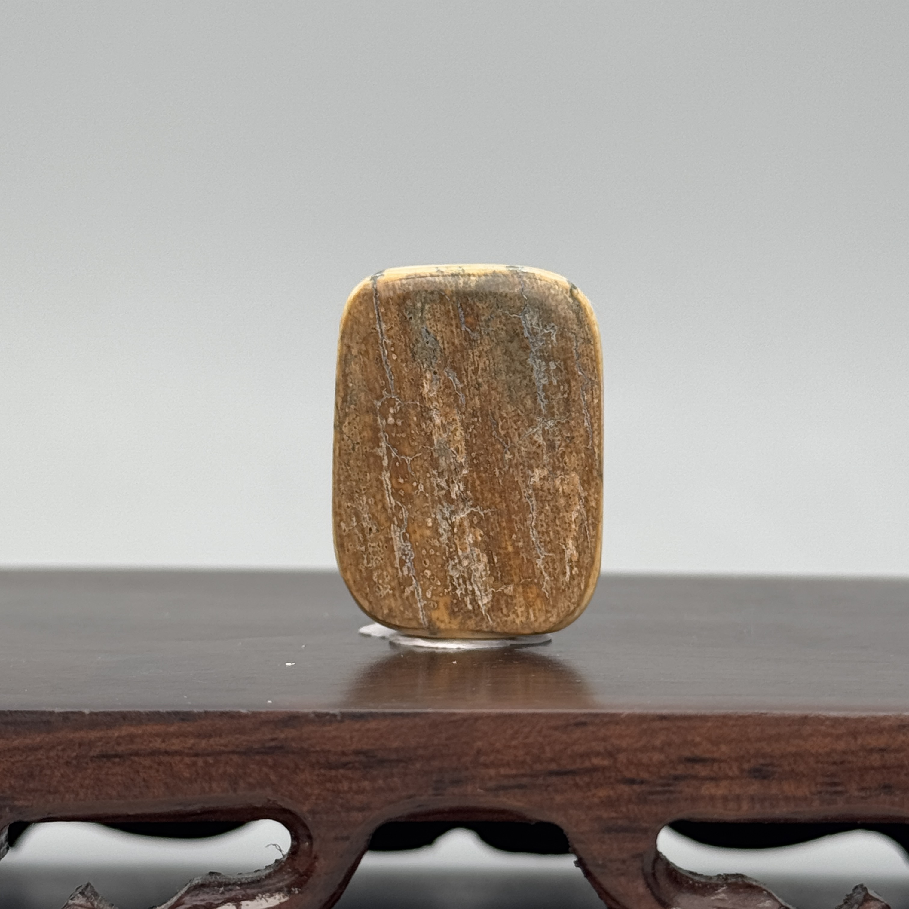 DEZHI/德志27*20*8mm6.1g无事牌天然猛犸牙K773（打孔吊坠绳）