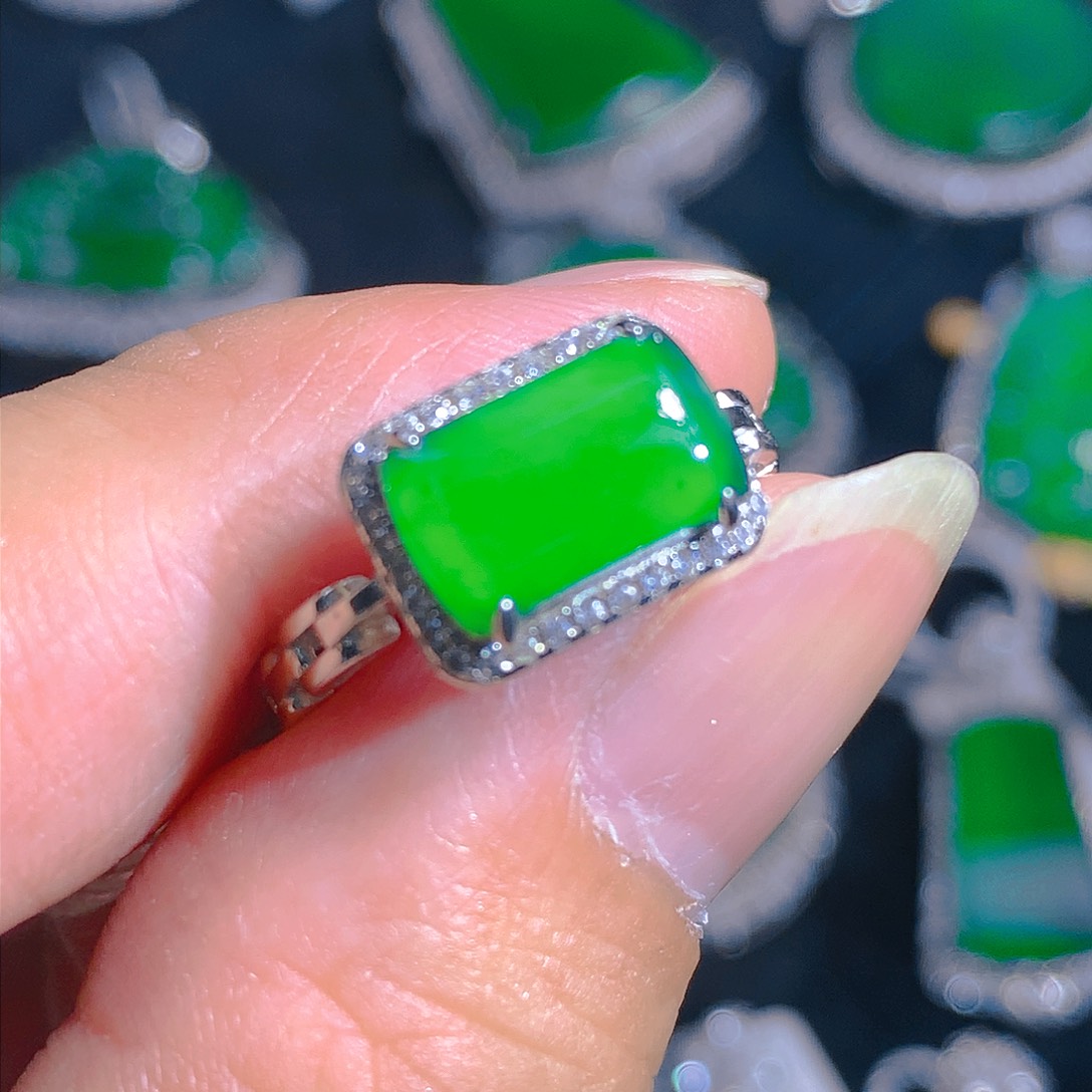 翡翠颈饰银S925镶嵌戒指