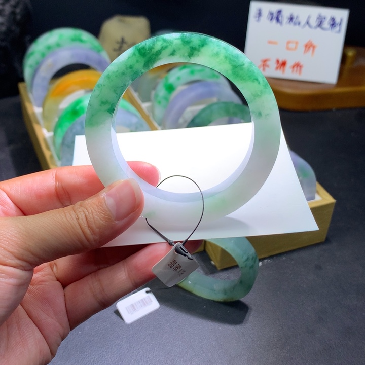 未镶嵌翡翠手镯定制翡翠