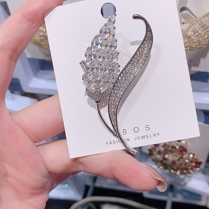 锆石铜合金一叶知秋胸针
