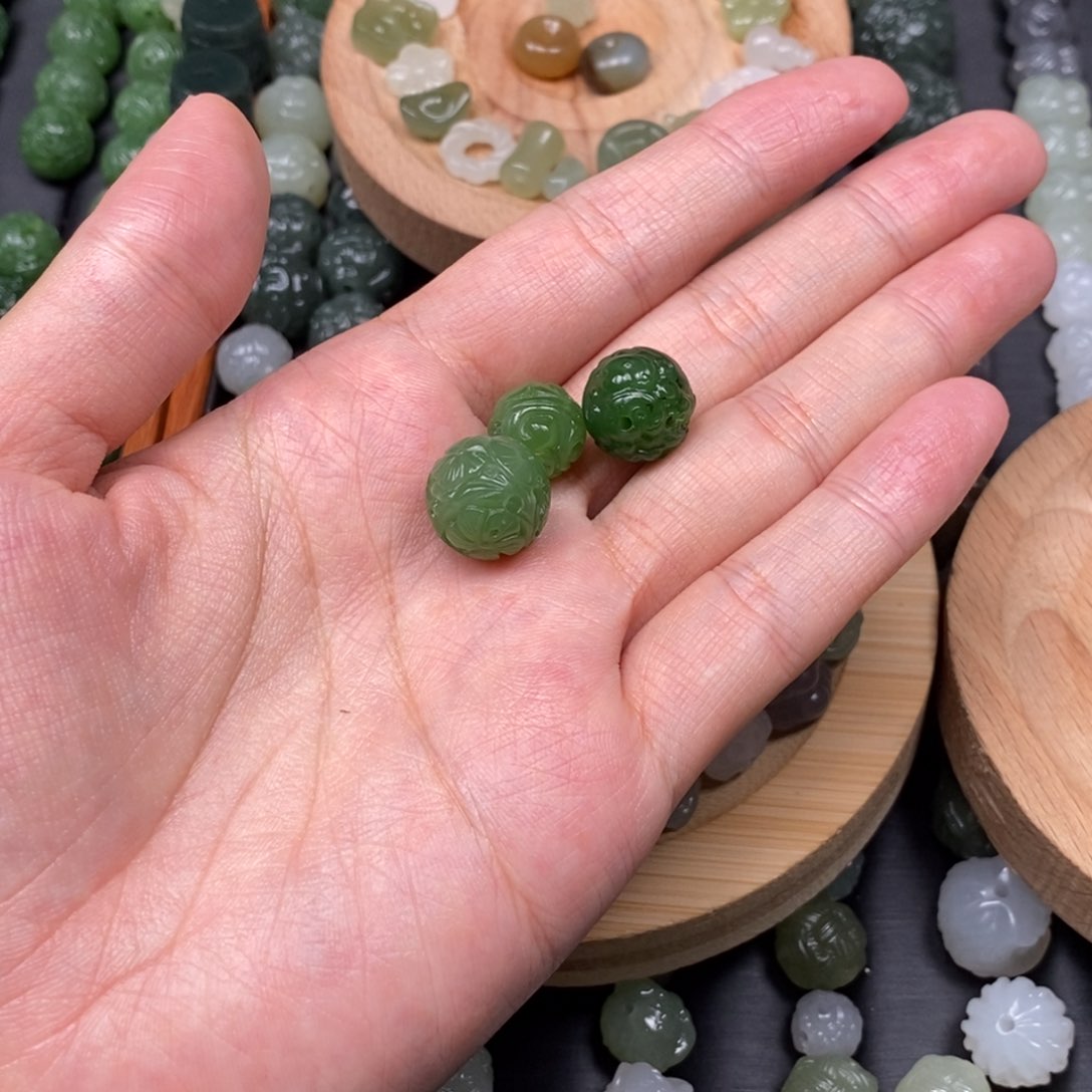 有***梦和田玉未镶嵌颈饰