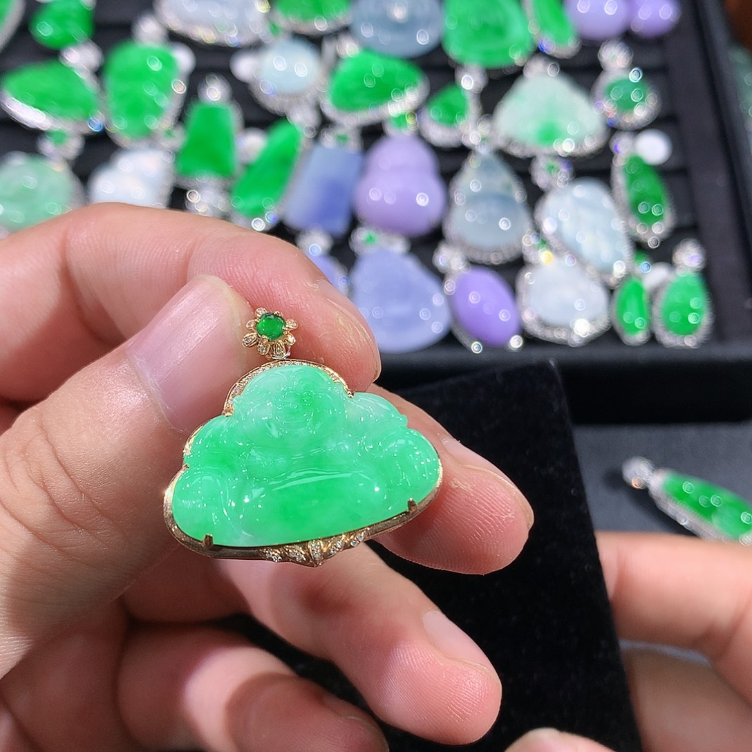 翡翠18K金镶嵌颈饰