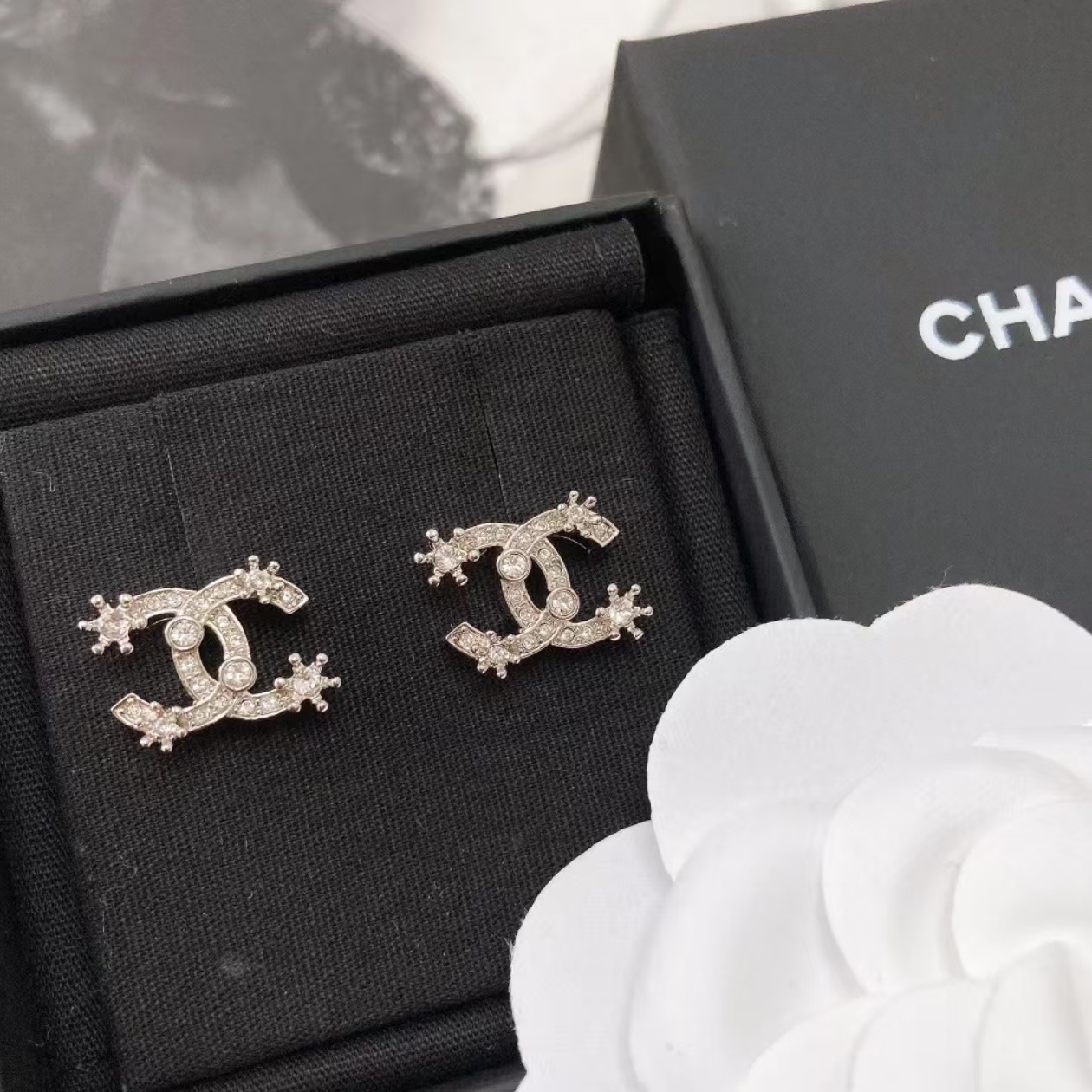 99新 Chanel/香奈儿 蔚蓝/23P 雪花六爪满钻mini双C耳钉