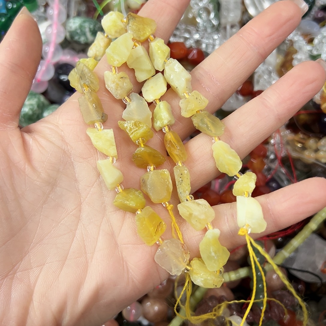 玛瑙/玉髓未镶嵌珠宝半成品，黄澳宝原矿石一条