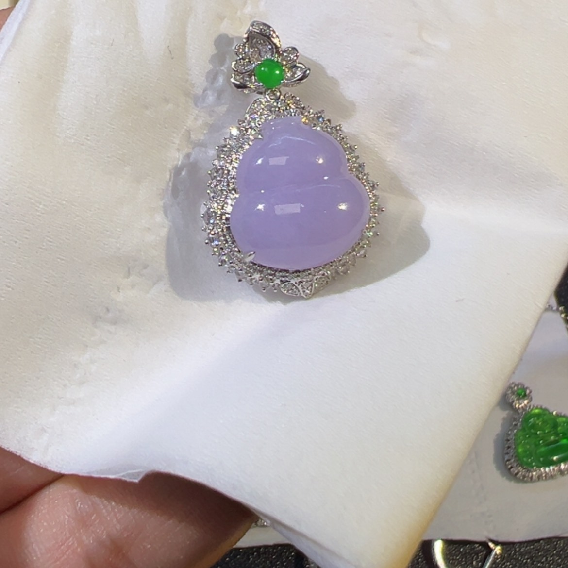 【闪购商品】翡翠颈饰18K金镶嵌翡翠葫芦