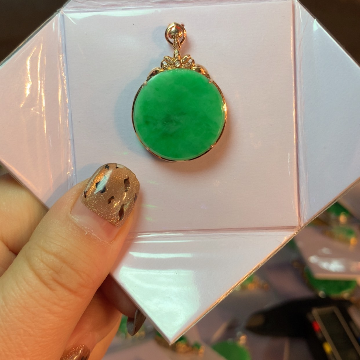 【闪购商品】翡翠颈饰18K金镶嵌圆牌