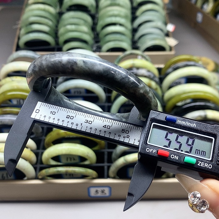 未镶嵌蛇纹石玉手镯176