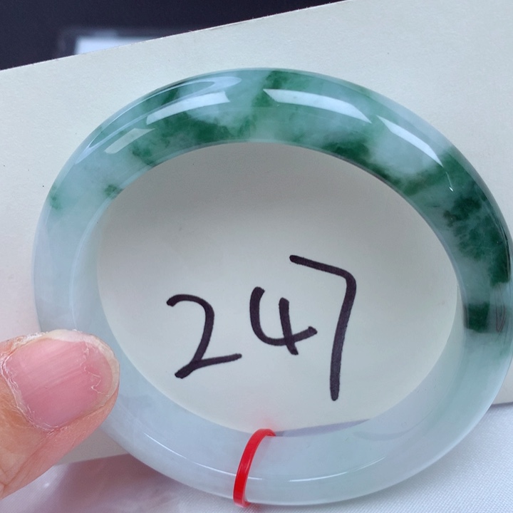 翡翠手镯未镶嵌翡翠