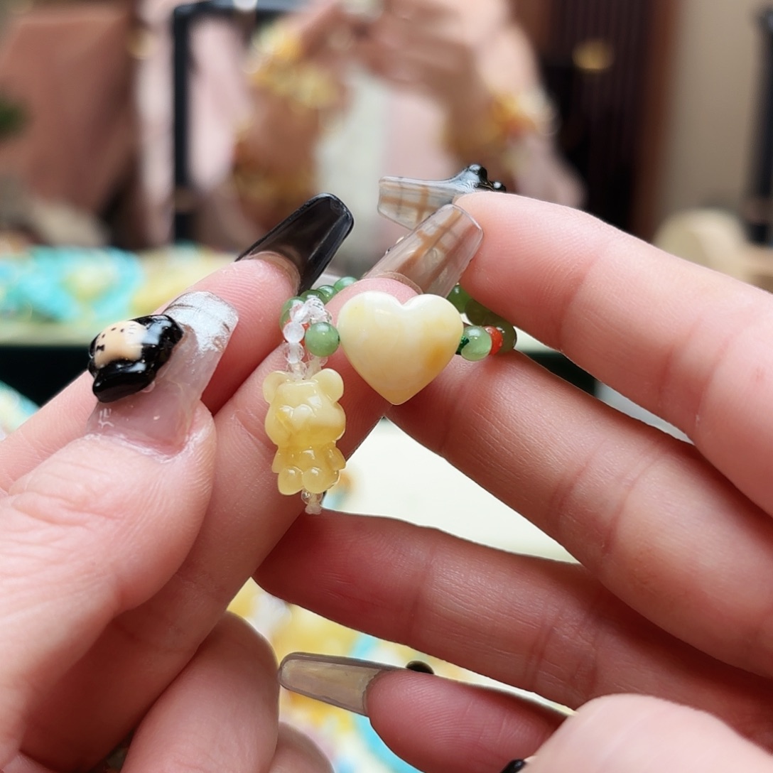 琥珀手镯未镶嵌琥珀