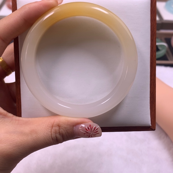 石英质玉手镯未镶嵌于****制