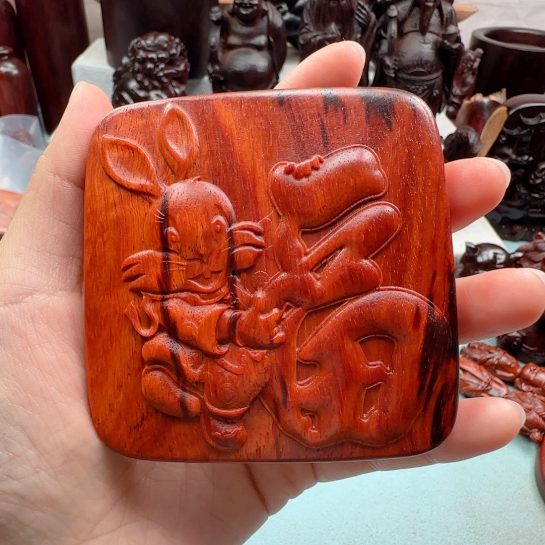 小叶紫檀把件兔牌