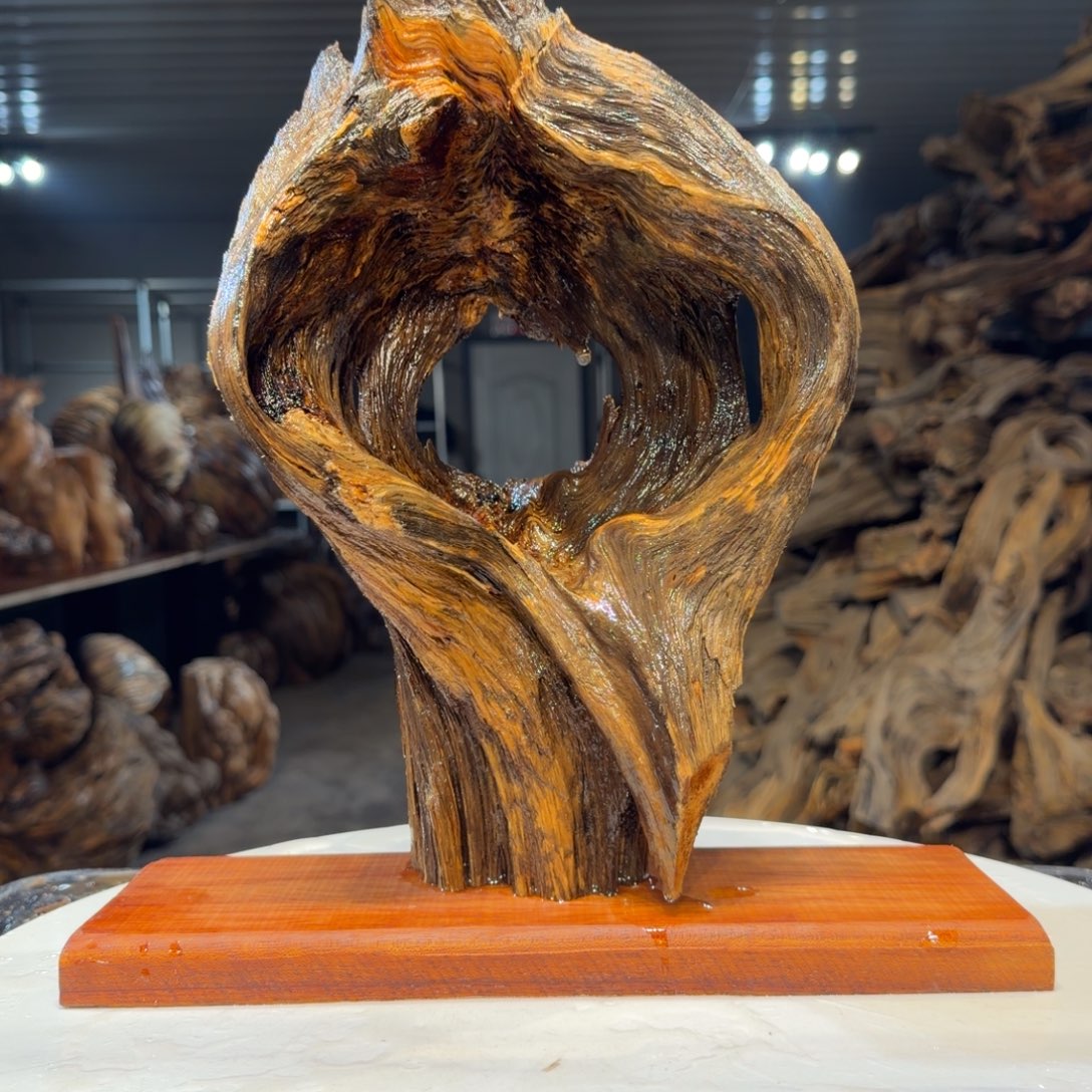 沂***山木王一刀琥珀木摆件195