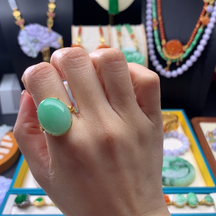 翡翠戒指未镶嵌翡翠戒指