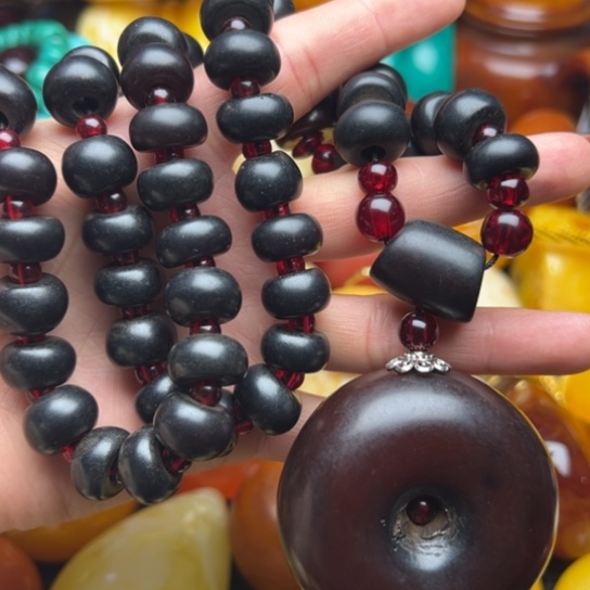 琥珀手串未镶嵌蜜蜡