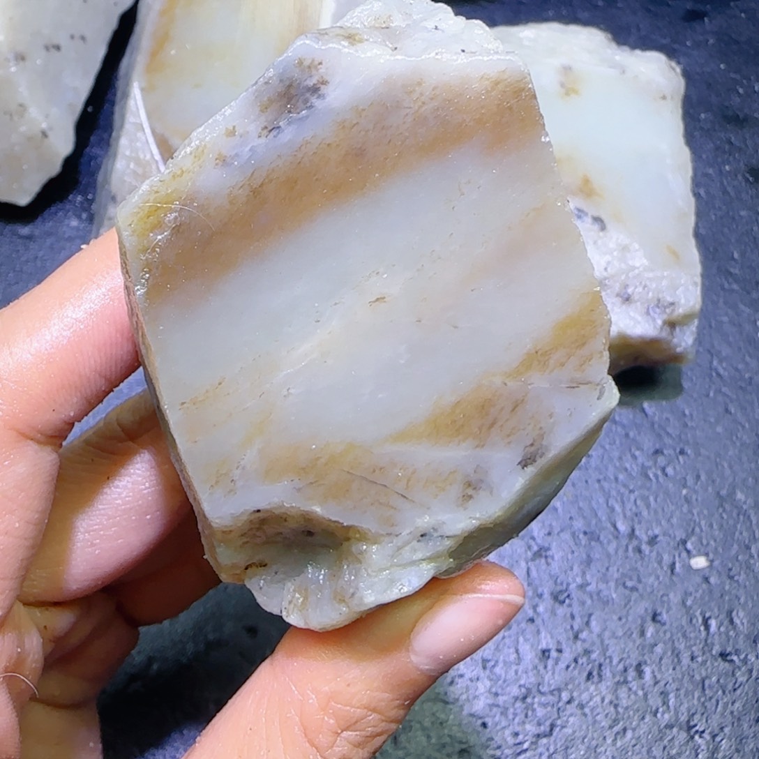 和田玉未镶嵌珠宝半成品