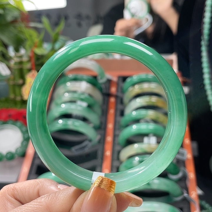 石英质玉手镯未镶嵌