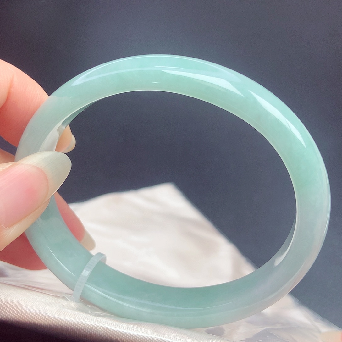 翡翠未镶嵌手镯（贵妃镯）60圈口