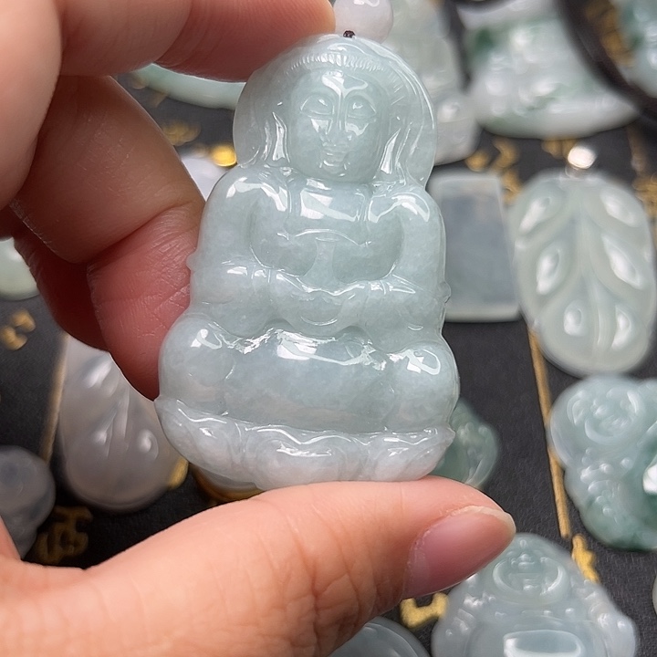 梁***哥翡翠未镶嵌颈饰天然翡翠吊坠