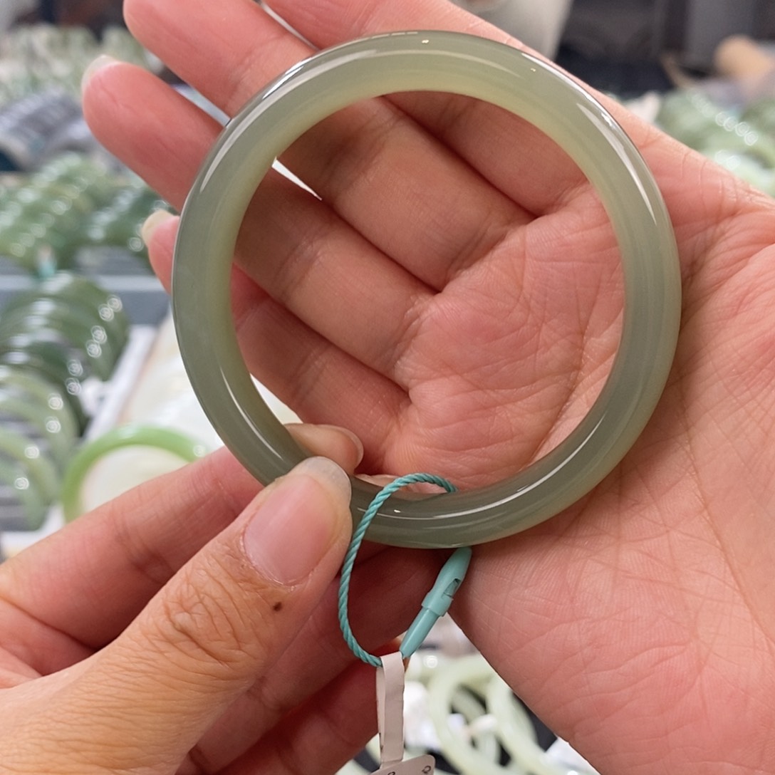 和田玉和田玉手镯56未镶嵌