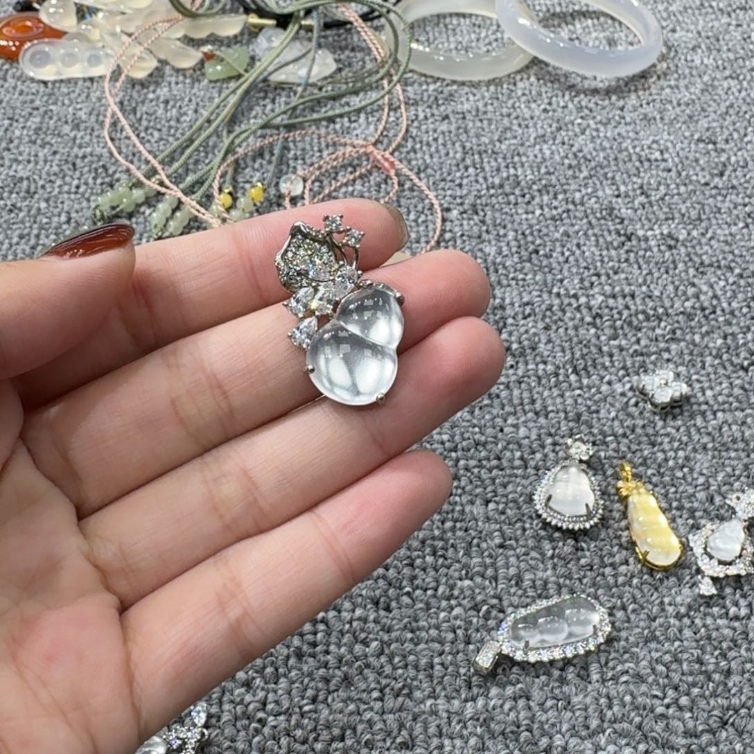 小***子石英质玉未镶嵌手镯05