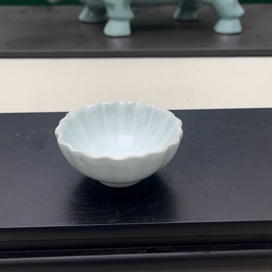 青焱汝瓷月白花口杯有瑕