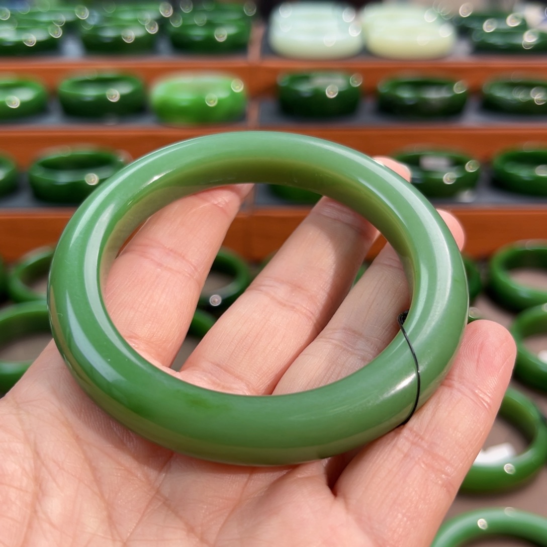 未镶嵌手镯和田玉（碧玉）