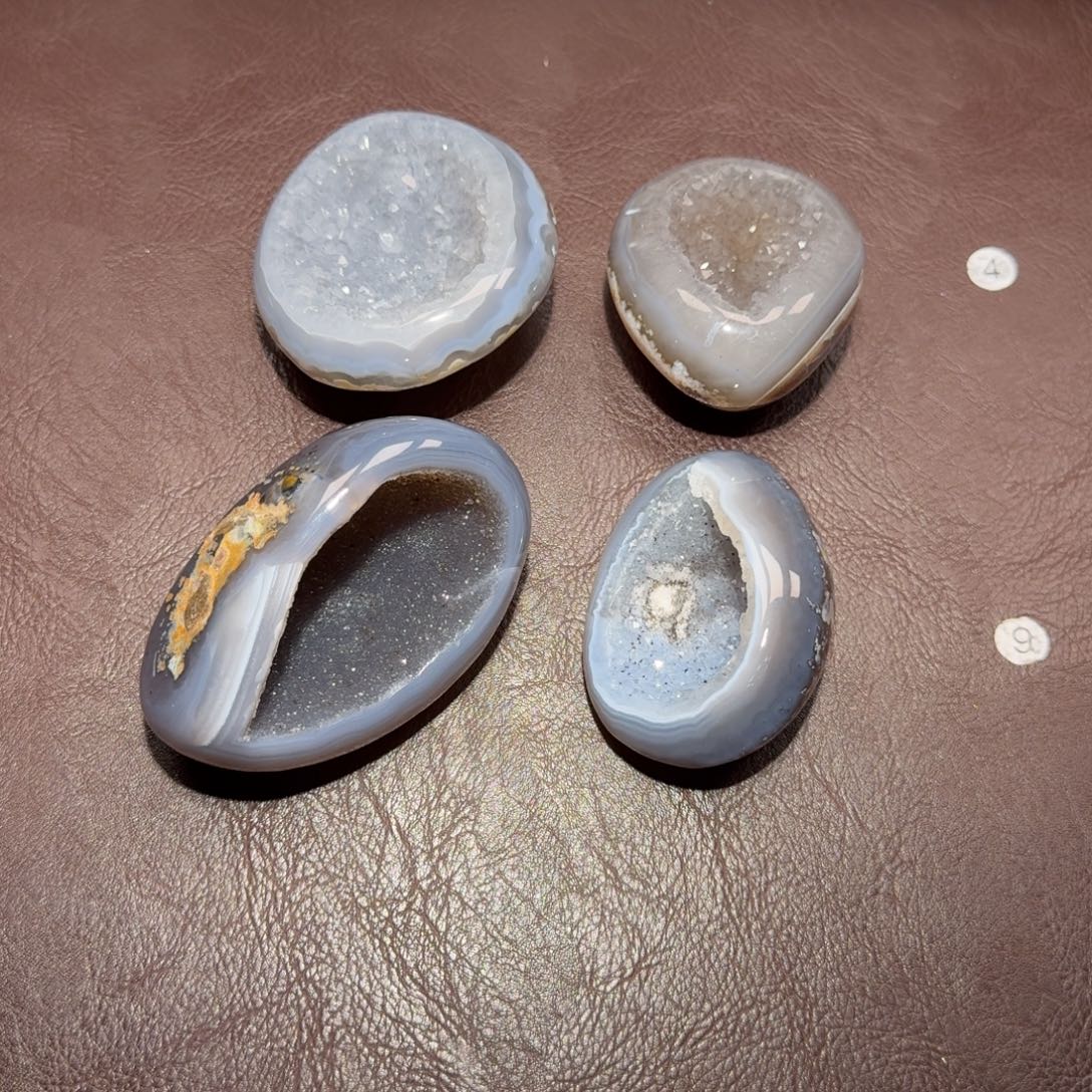 郑***陌玛瑙/玉髓未镶嵌摆件