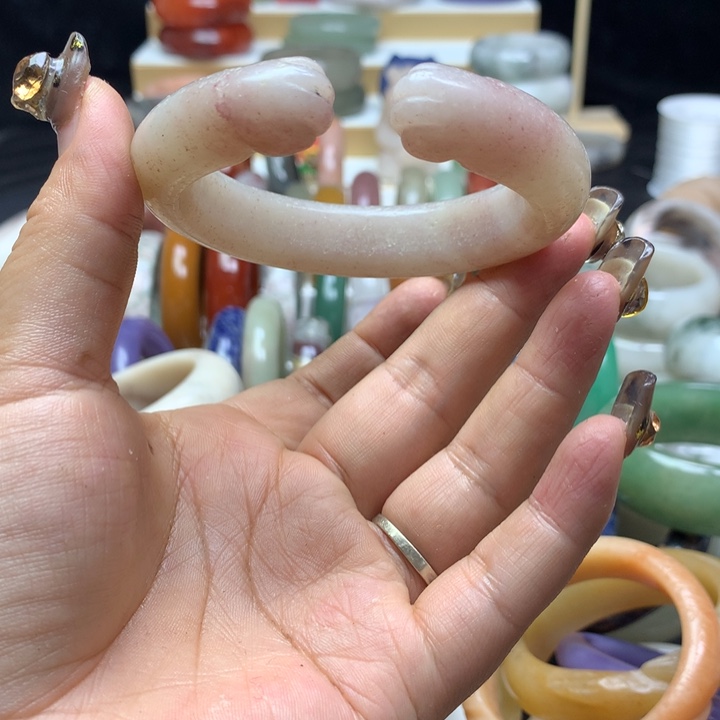 未镶嵌手镯石英质玉星*