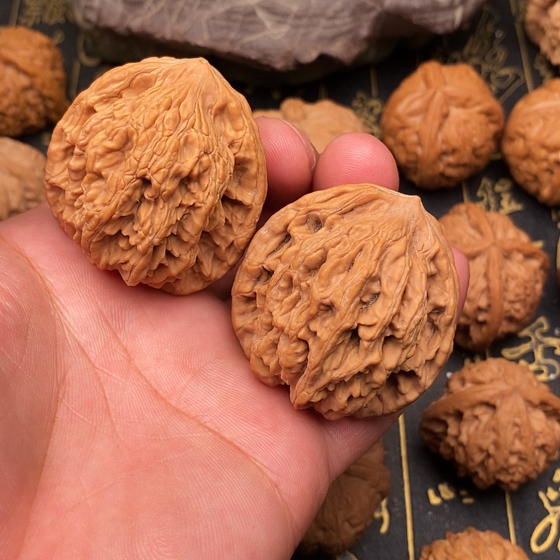 把件文玩核桃麦穗虎头