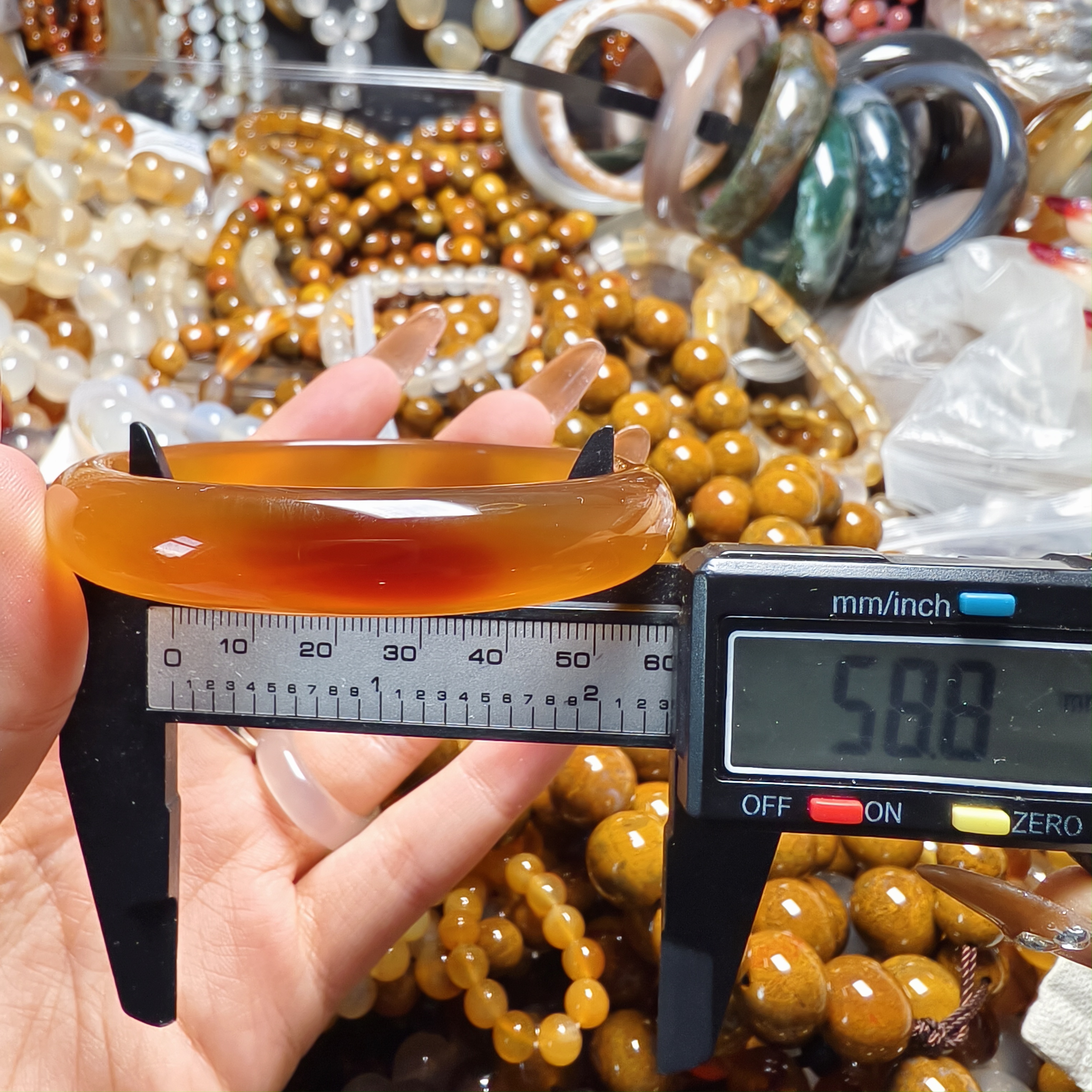 681号天然北红玛瑙手镯59口径