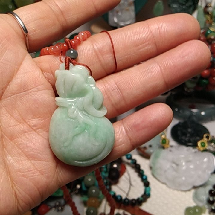 翡翠吊坠(赠链)未镶嵌