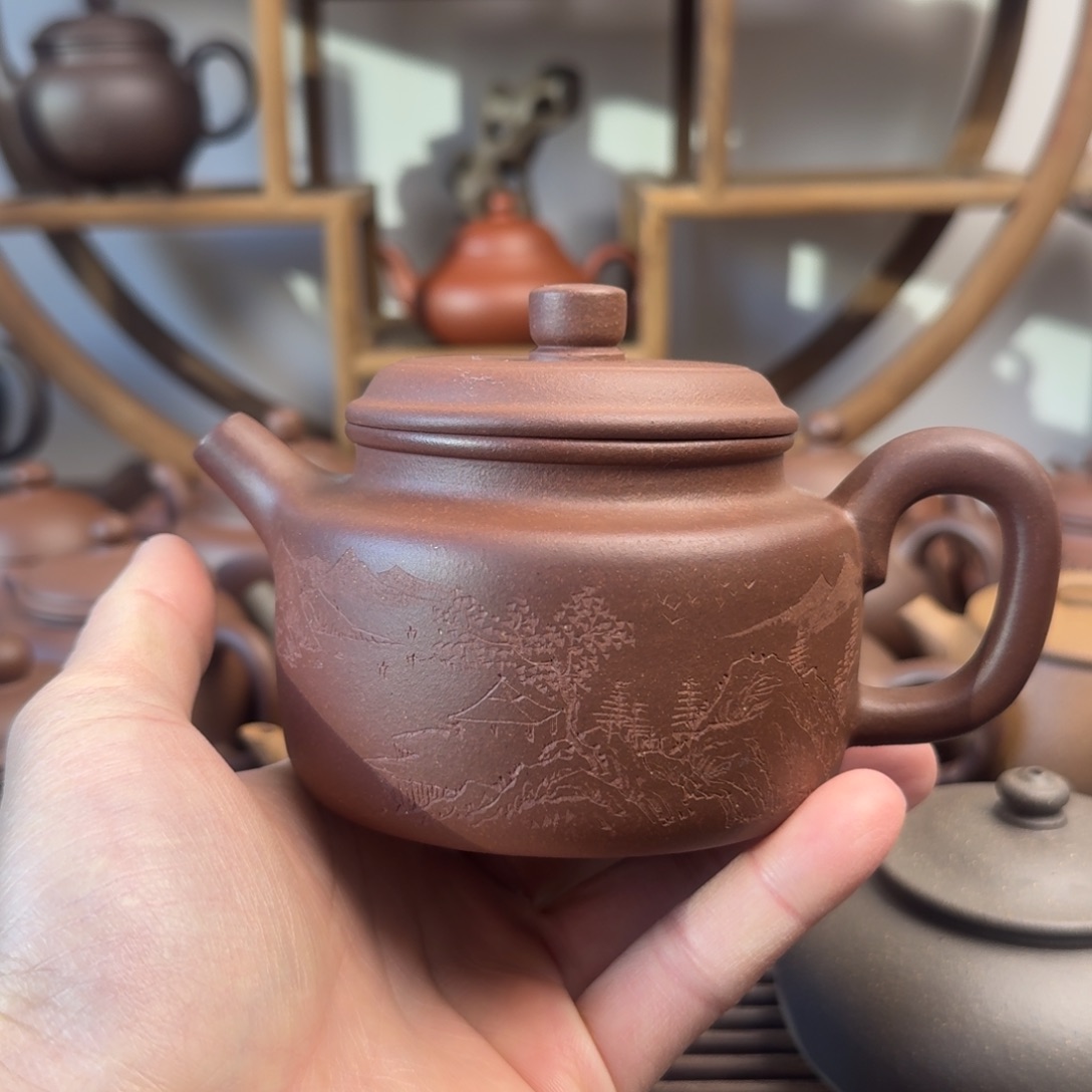 青***神紫砂茶壶德钟300cc台西嫩底槽清刻山水微瑕