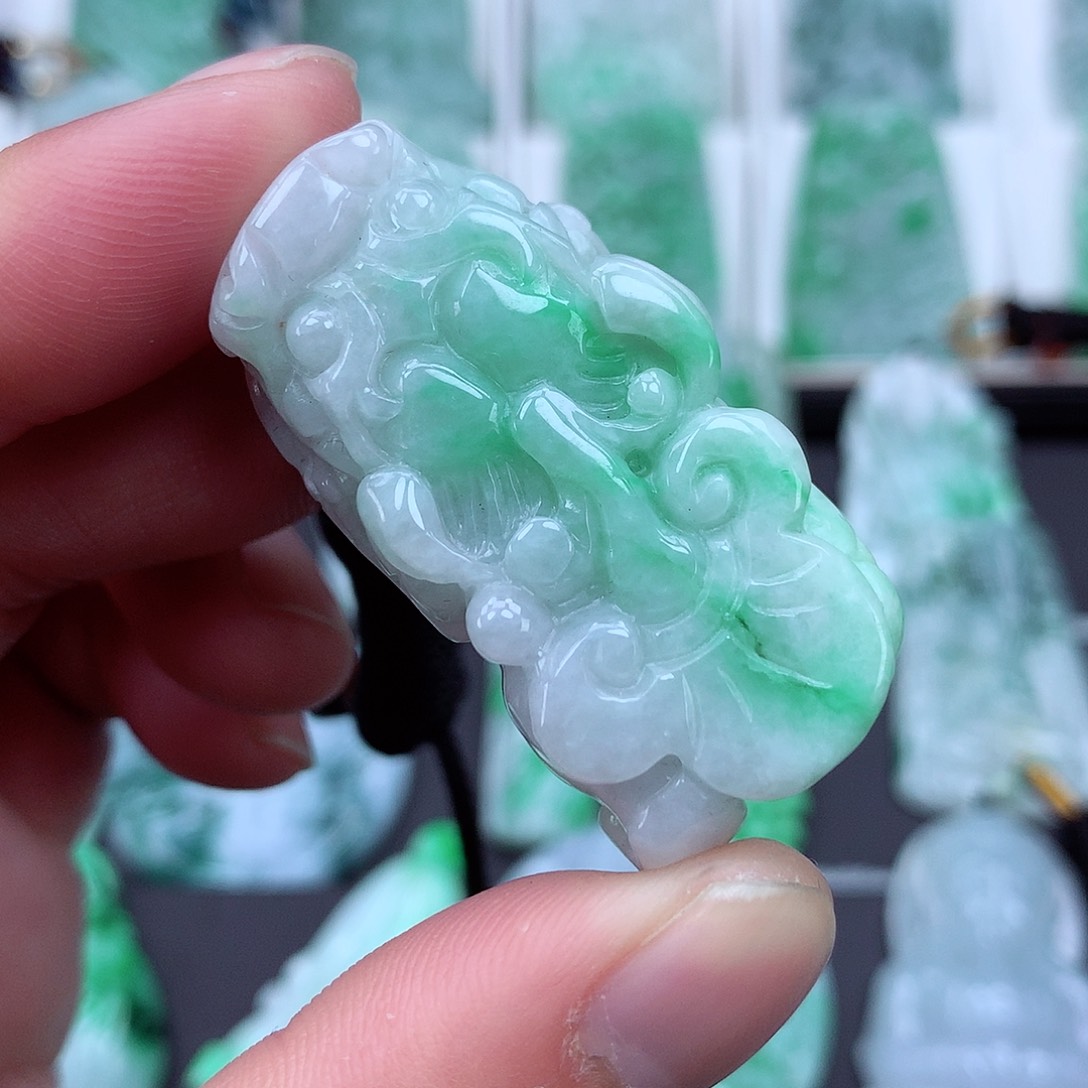 翡翠颈饰未镶嵌翡翠吊坠
