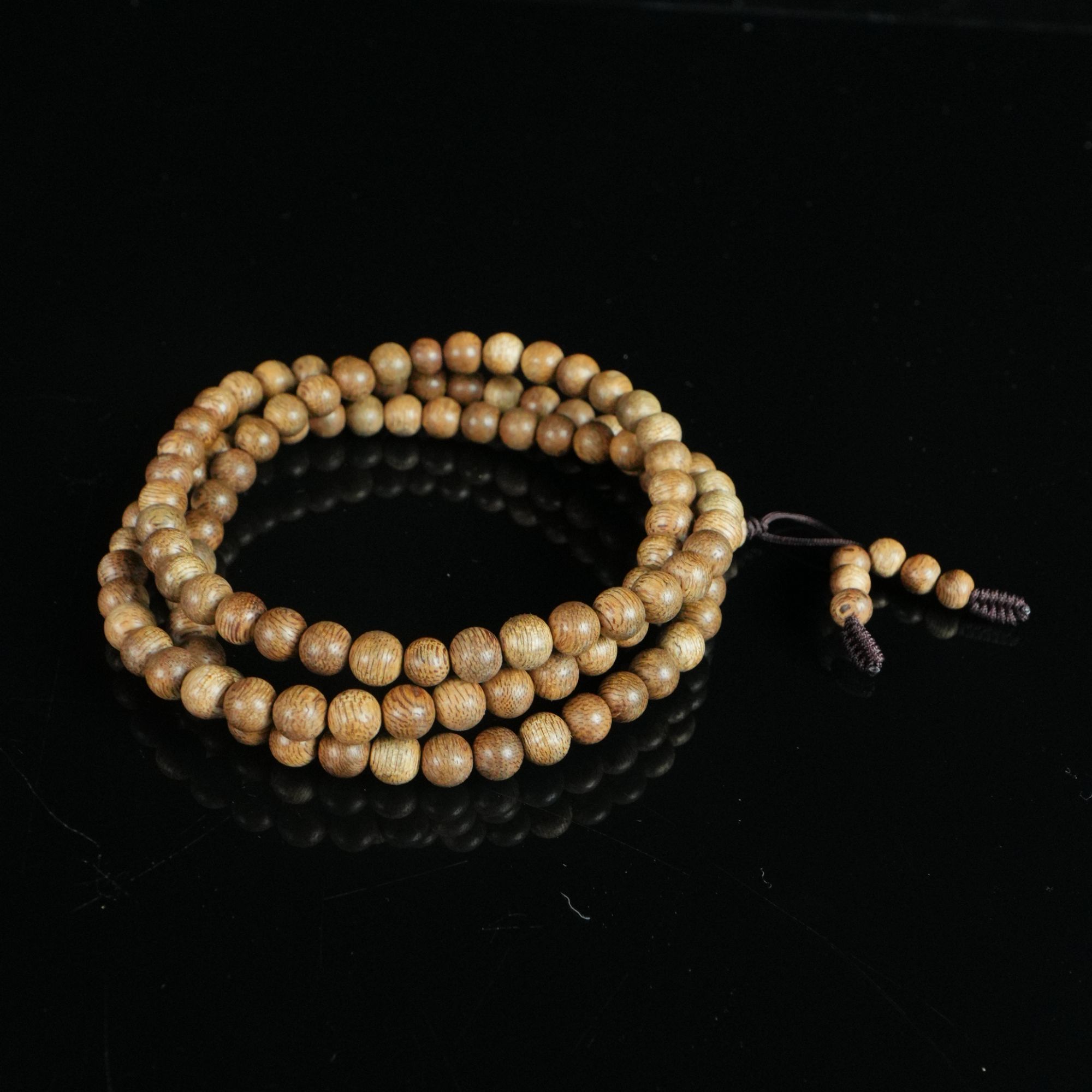 A8100 印尼亚齐软丝沉香念珠 0.67cm  9.92g