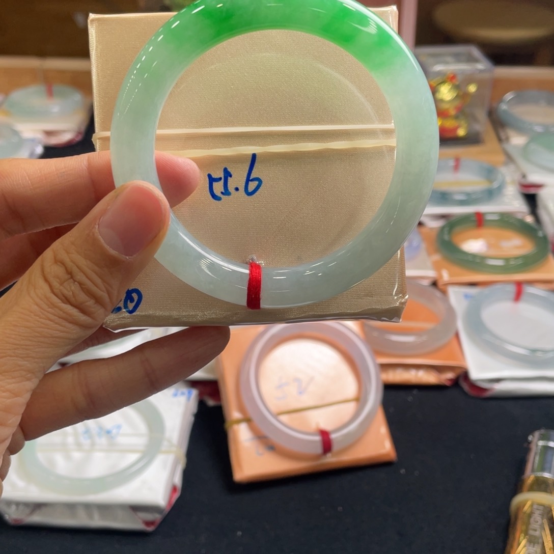 翡翠手镯未镶嵌译*55.6天然翡翠A货