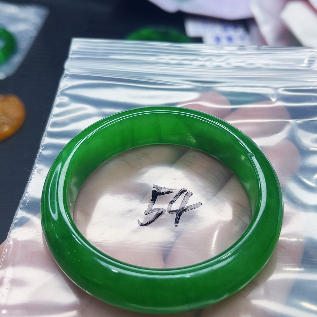 翡翠手镯未镶嵌念*多样性