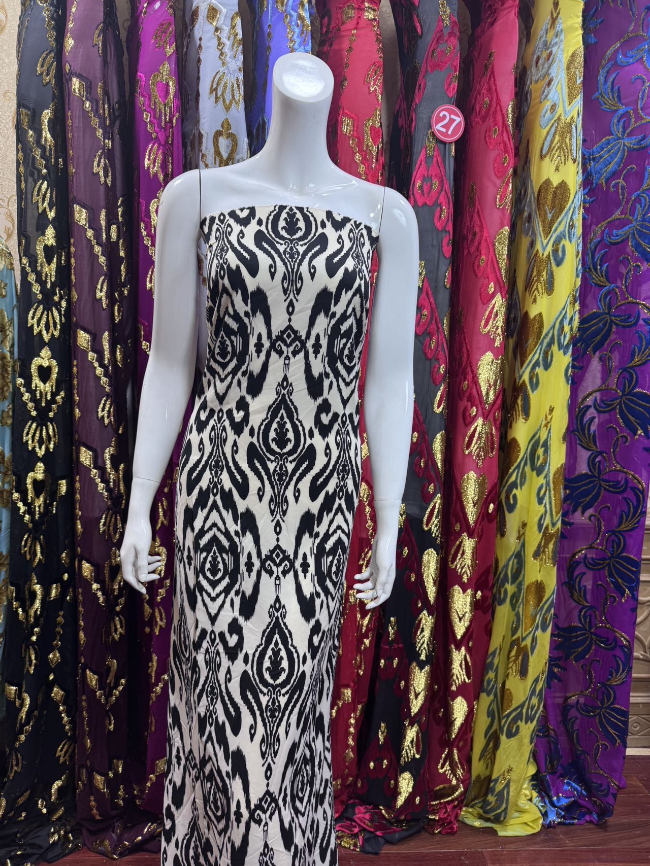 01    布料 ئەتلەس