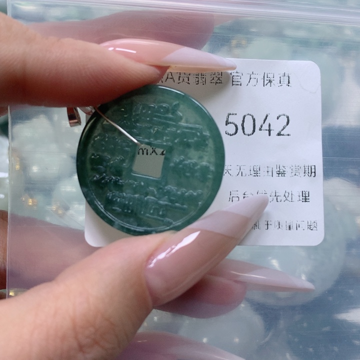 翡翠颈饰未镶嵌翡翠